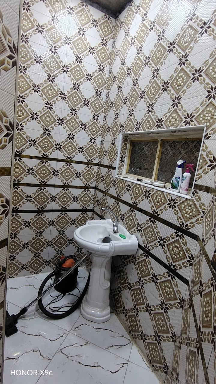 سلام عليكم ورحمة الله وبركاته منزل البيع موقع حي فرات طريق سنيه سياحي قرب سكه قطار لاستفسار *********** سند ٢٥ مساحه ٣٤٠ وحديقه ١٠٠ بنيان حديث مسلح كونكريت البيت جاهز يبعد عن شارع العام ٨٠ متر اربع غرف نوم وصاله ومطبخ حار وبارد صحبات جوه وبره لاستقبال مناور كافه خدمات ماي كهربائي مولد شارع

نص مكتوب في الصور:
- HONOR X9c