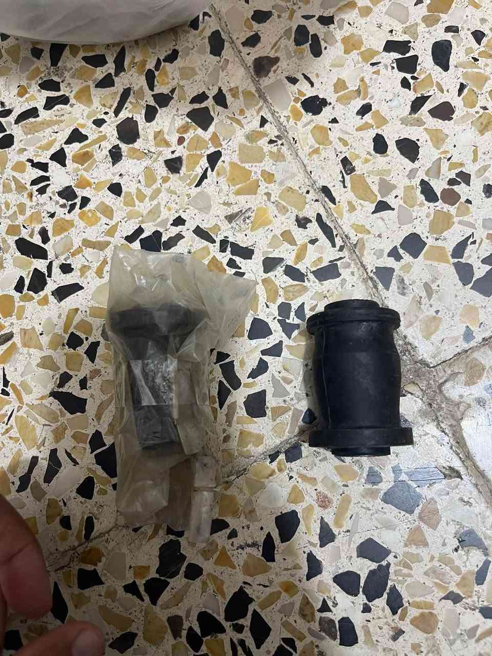 روس رواط
لقمه استيرن 
 بوش طبله  

غراض كورلا كلهم جدد السعر 40 الف بيهم مجال 
***********
