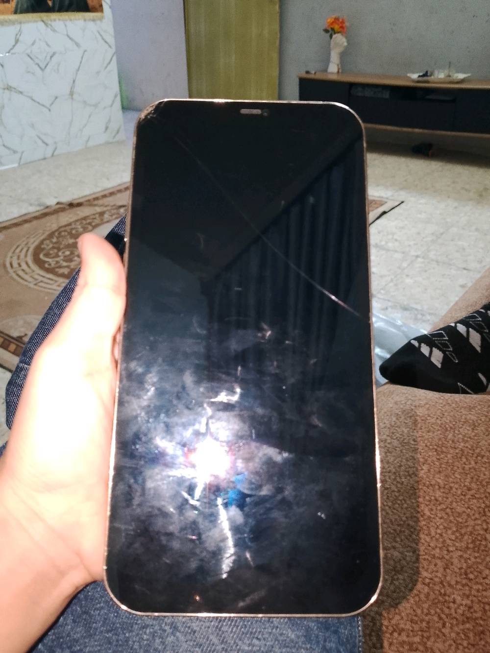 ايفون 13 مابي شي بس ايسي سعره 50 الف وبي مجال وهاذ رقمي/***********