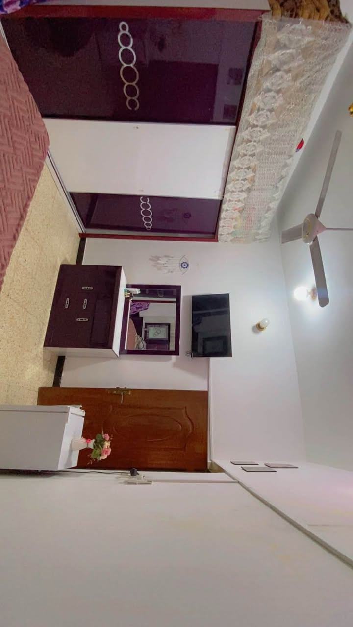 المساحه 285
البراني 9 في 4 

المطبخ 7 في 4 

الستقبال 8 في 4 

الغرف 3  

مجمع صحيات خارجيه 

مجمع صحيات داخلي 

طارمه على طول البيت العرض 

4 متار تحتوي ع بناء مشتمل 

كراج سياره 5 امتار في 6 

حديقه 4 امتار 

الواجهيه 13 متره 

منور ع طول البيت 

سند البناء  2018

زراعي قرار محكمه/25

بناء طابوك والسقف صب كونكريت  

السماوه سايدين المسبح صوب الصغير 

تقاطع الزرجيه يبعد ع مركز المدينه 10 دقايق 

يبعد ع شارع العام  3 بيوت

‏إنترنيت ضوئي مولد كهرباء تبليط ماء مقرنص 

اسواقات مطاعم سوق كامل كلشي ماتحتاج 

من ضمن السعر الغرفتين نوم والكامنتر

السعر بيع مستعجل 85  

***********
