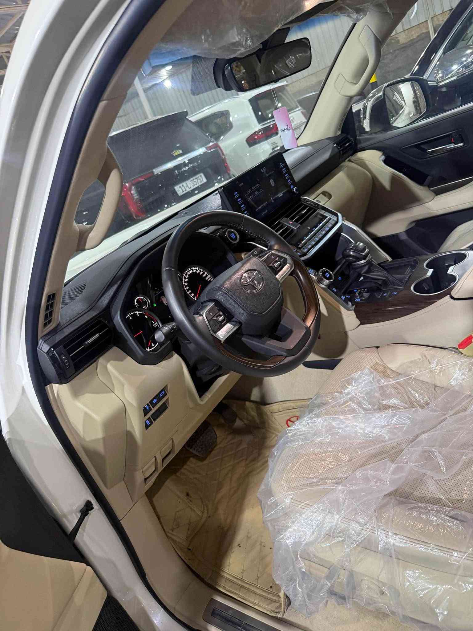 لاندكروز 2022 بريم توين تيربو ماشه 64 الف 
رقم سليمانية 
شرط تحويل 
مكانها بالرمادي
السعر 62000$
*********** الرمادي, الأنبار
