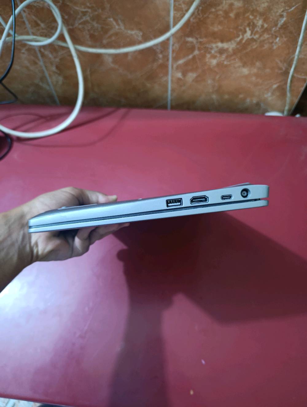 ديل ليتيود 5310  / dell latitude 5310
معالج intel core i5 
الجيل العاشر 
فئه المعالج U اقتصادي بطارية تطول 8 ساعات استخدام متواصل
رام 8GB قابل للزيادة 
كرت شاشة مدمج intel UHD GRAPHICS 128MB
تخزين 238 SSD ايضا قابل للزيادة 
1080x1920 حجم الشاشة full HD
مناسبه للدراسة والتصفح والعمل ببرامج متوسطه الاداء
تجي بكامرة امامية HD وبصمه وجه وبصمه اصبع  
مكفوله من اي عطل 
سبب البيع محتاج فلوس