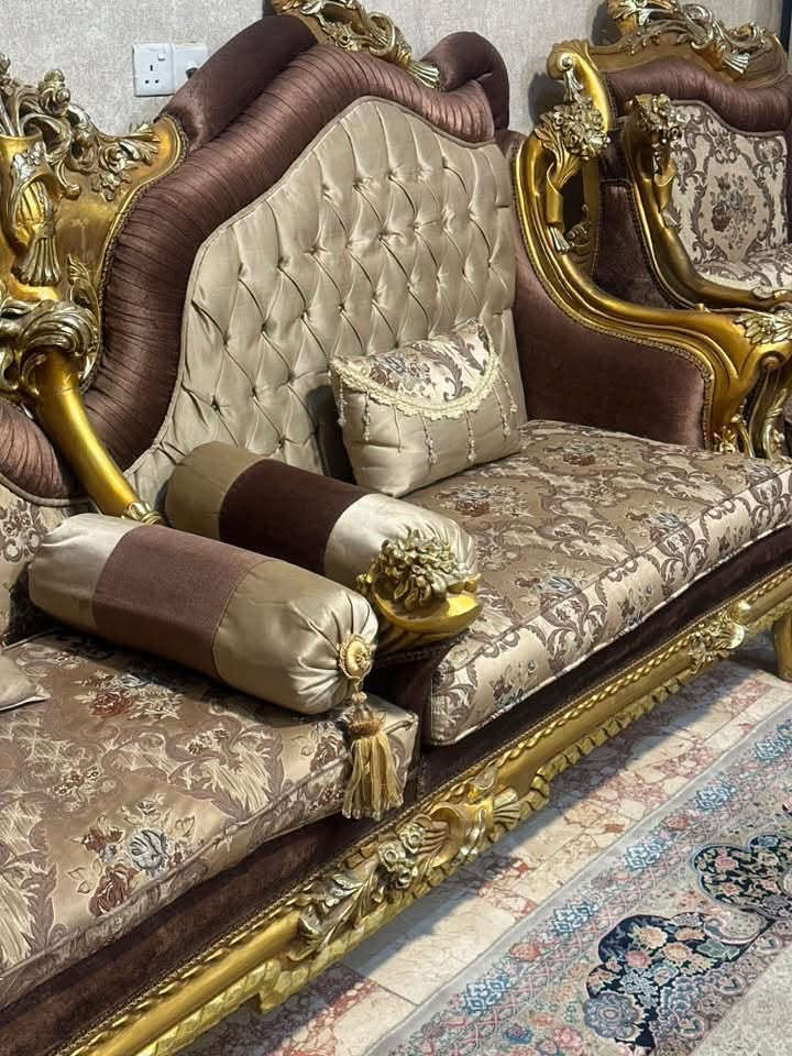 تخم قنفات صناعه مصريه خشب زان ثقيل جداً 
جديد استعمال جداً قليل أخذته ب٥ ملاين أريده ب900,000 
رجاءاً بس الي يريد يشتري يدخل لان بسبب الوعود الكاذبه عدت نشره ويكسرون بالحاجة وهيه قيمتها مبينه 
الشراي يتواصل واتساب على هذا الرقم ***********
