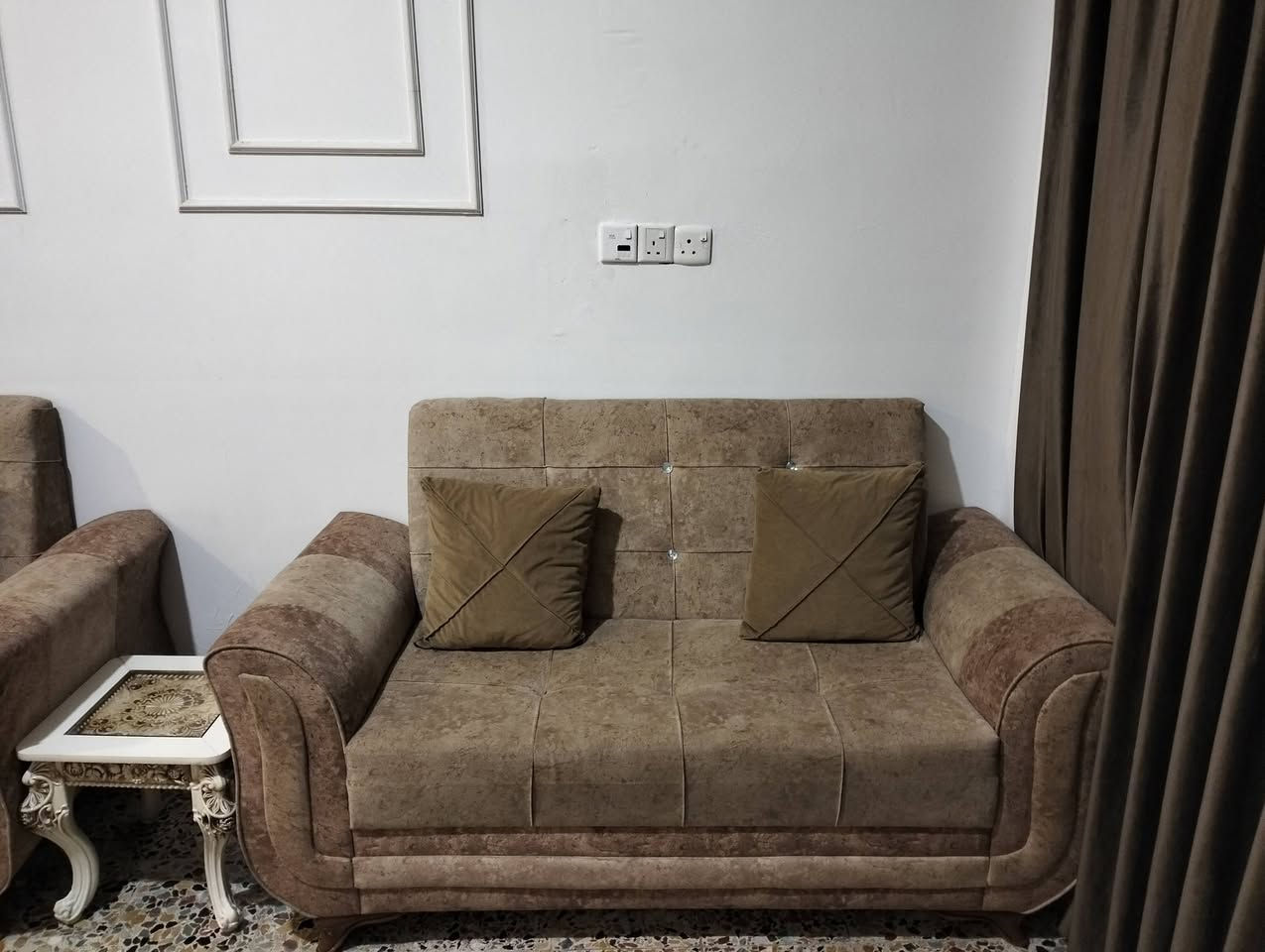 السلام عليكم
للبيع تخم ونص جديد 
للستفسار ***********
