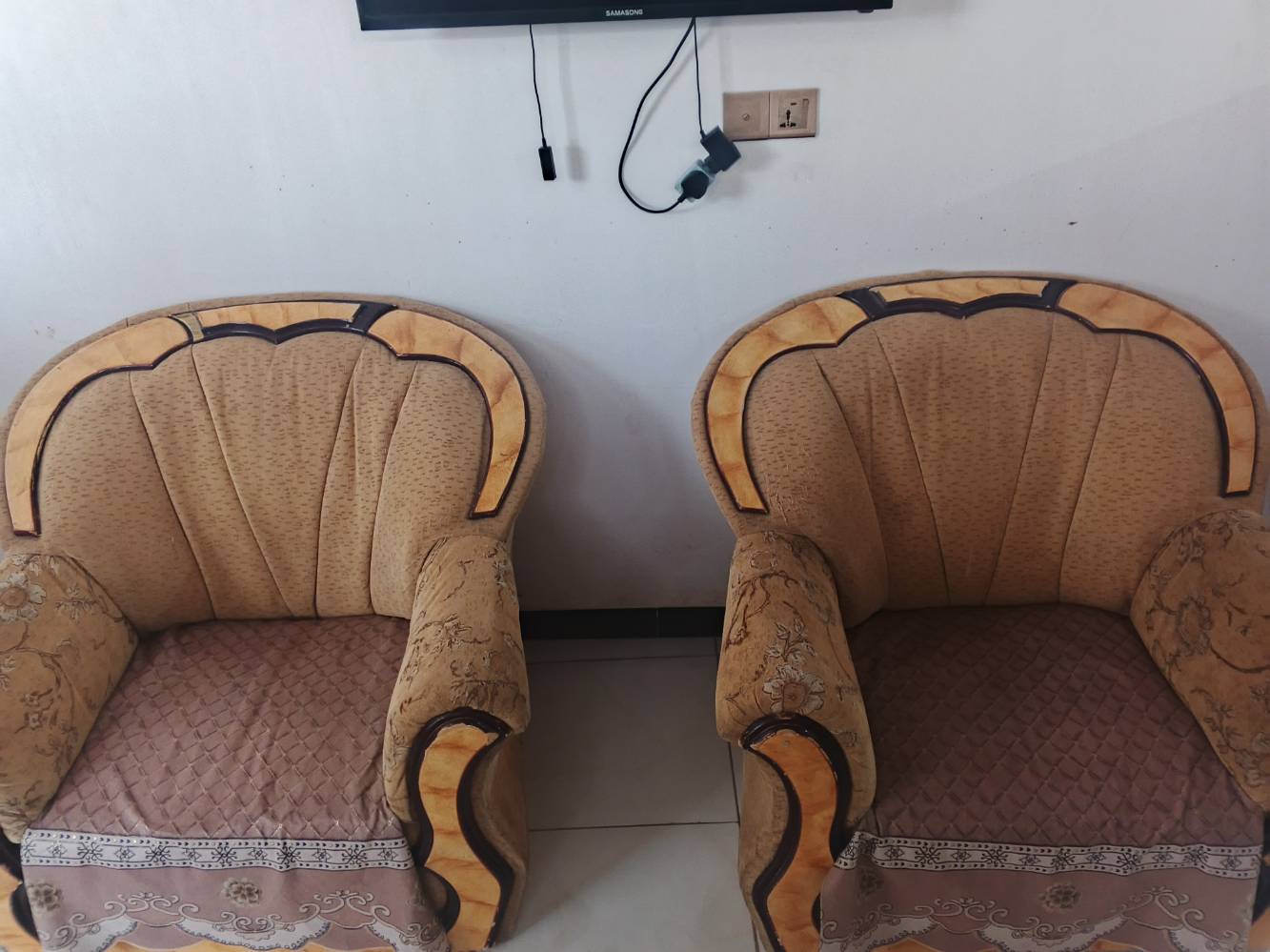 ٦مقاعد • ٤ صغار ٢ كبار • مستعجلة