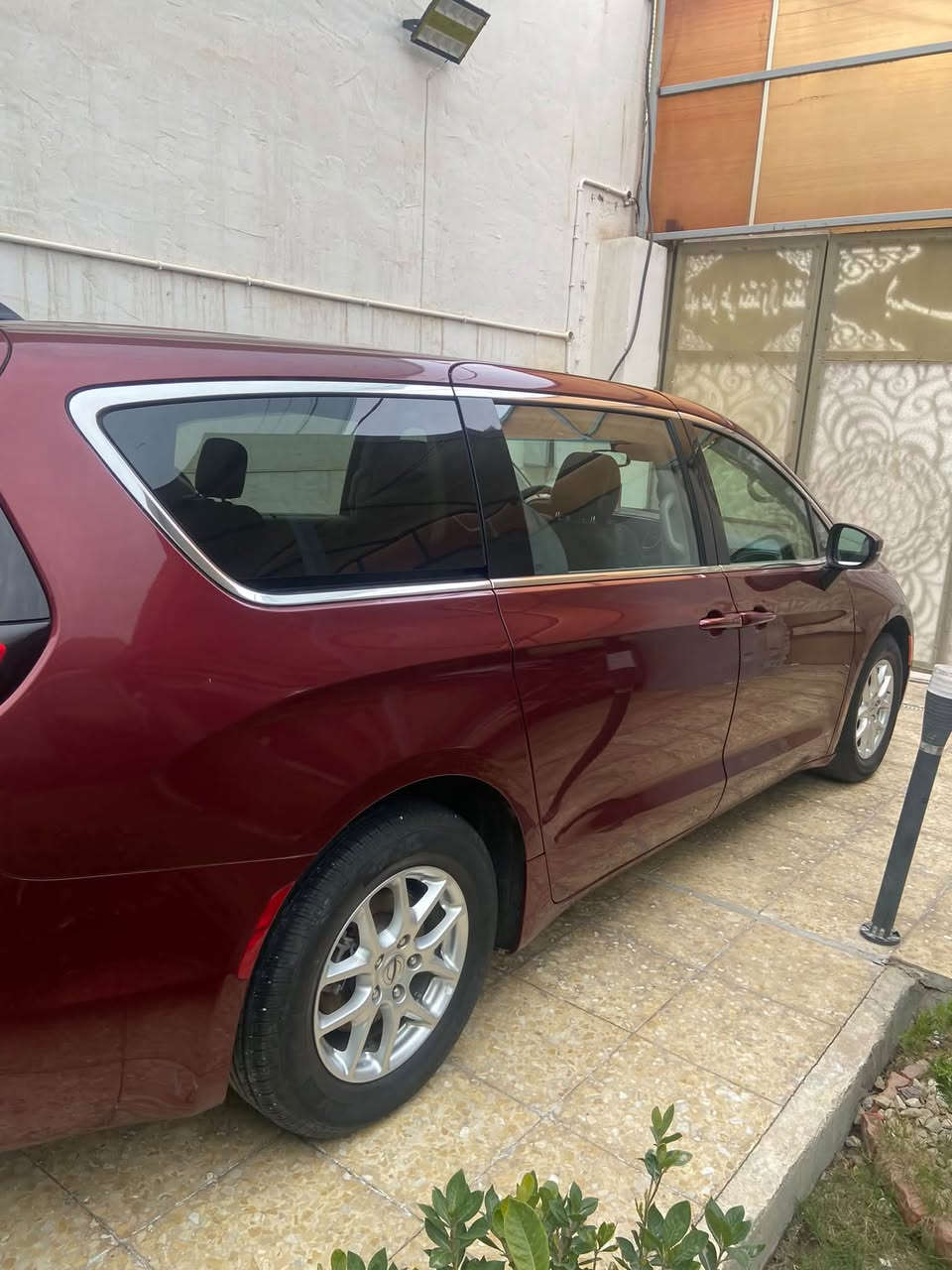 للبيع ٢٠٢٣
رقم بغداد مميز حرة
سيارة حلوا 
حادث بالصور وبيها كلير من امريكا 
للاستفسار ***********
