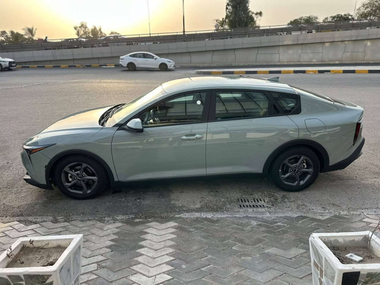 السلام عليكم K4 حرة اللون سموك ١٢٨ ورقة
مواصفات نص فول شاشة متصل ردادرات ٣٦٠ درجة بصمة تشغيل عن بعد ماشية ٢٠ الف دخول جديد بدون رقم حرة مدفوع كمرك ومصلح كامل ضرر السيارة جاملغ مصبوغ وبنيد مبدل الباقي ليبل واحد مكانها بغداد الدورة 
***********
