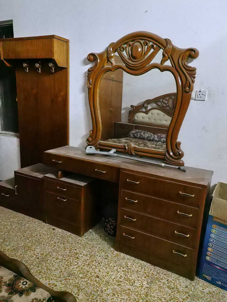 السلام عليكم
غرفة نوم مستعمله شي قليل النضافه فولل للبيع السعر خاص
رقم الََموبايل ***********
