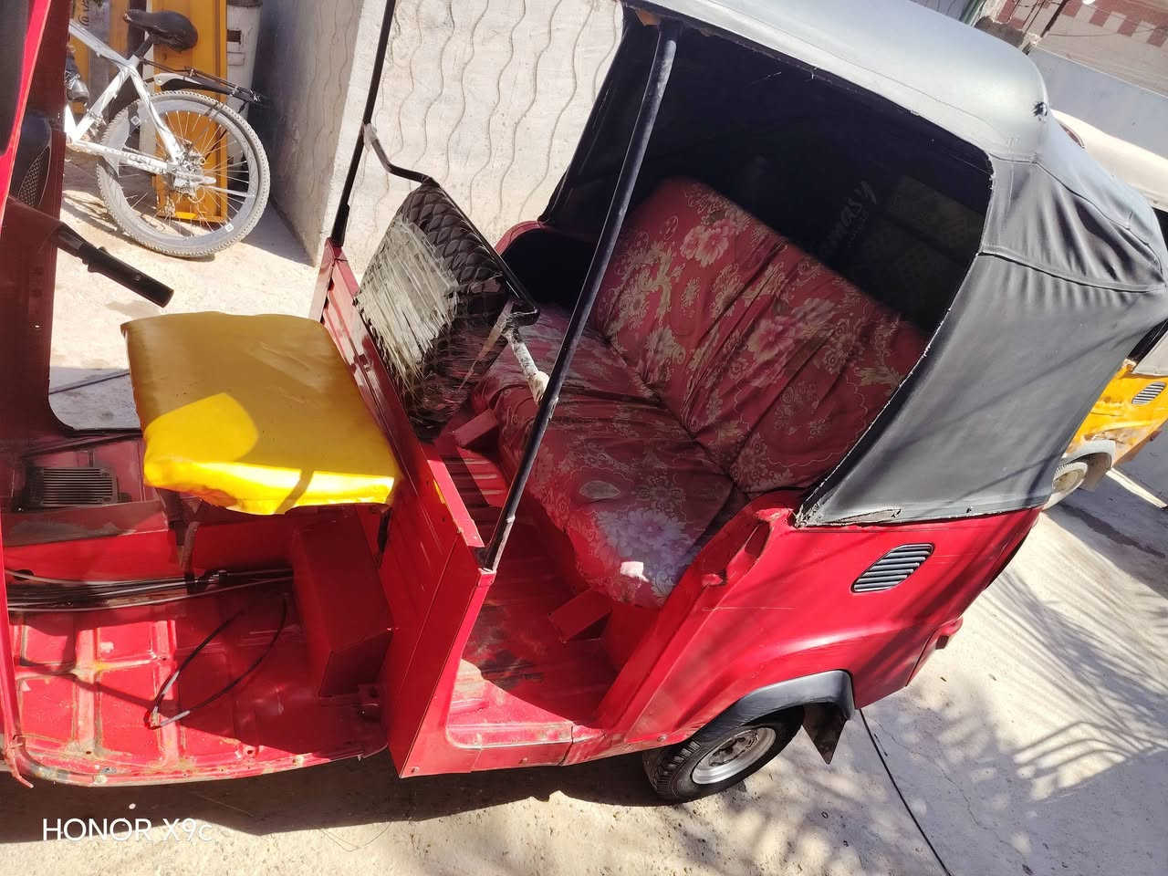 تكتك بياجو للبيع موديل 18
أوراق اصولية 🛺 
تكتك خير من الله گبل للشارع
محرك تعمير جديد🔧⚙️ 
تايرات خلفية جوبلس🛞 
شاصي نضيف
سعرة ((مليون و 400))وبية مجال حك جية
مكاني الحلة الحمزة الغربي ***********
