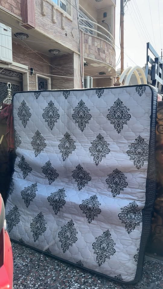 دوشك طبي قياسة 180*200 سبرنك طبي ارتفاعة 25سم العنوان بغداد المنصور السعر ب150 الف وبي مجال بسيط ***********
