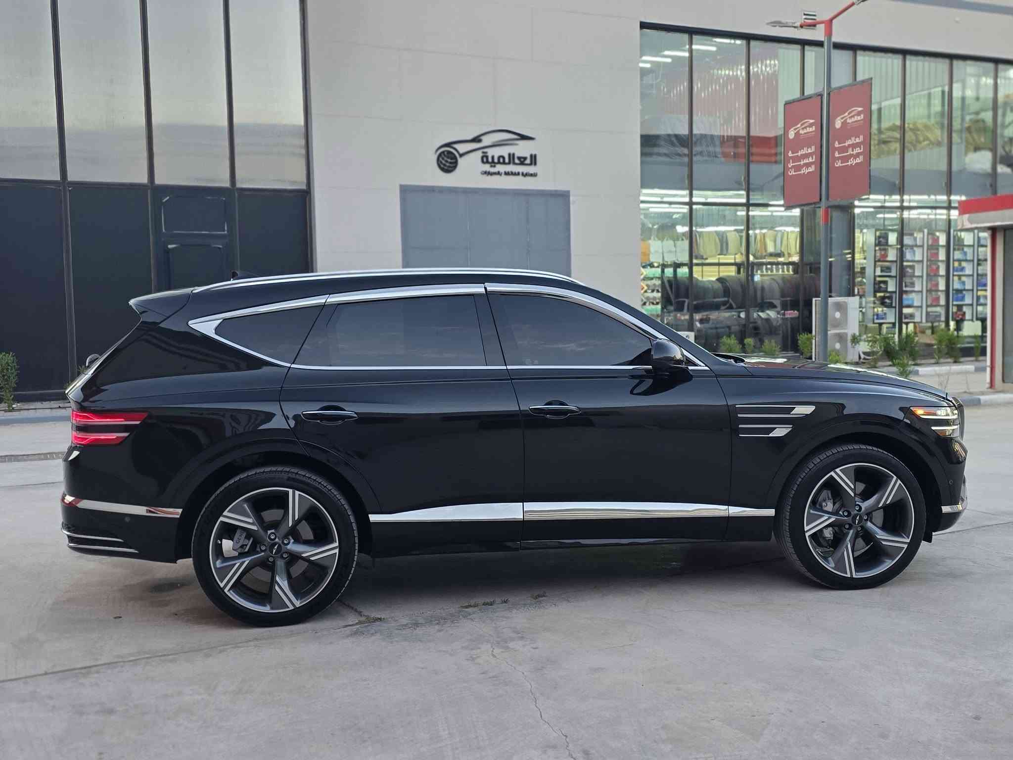 للبيع | Genesis GV80 2025 | 3.5T V6 | Full Option | قمة الفخامة والأدا
الحادث جاملغ الايسر مع شبر البنيد 
ماشيه حاليا 13 الف كيلو متر.  ليس ميل
إذا تبحث عن سيارة SUV فاخرة تجمع بين القوة، التكنولوجيا، والراحة… فهاي هي الخيار المثالي.
السياره عليها تغليف PPF ضمان 10 سنوات 
و السياره مضلل بيها كتاب من المرور بالسنويه 
و السياره بيها سقف روز رايز شغل درجى اولى 
السياره عليها تعريب الشرق الاوسط كل الاوبشنات شغاله السياره  ما ناقصها اي شي فول من كلشي 

✅ موديل: 2025
✅ محرك: 3.5 لتر V6 توين تيربو
✅ ناقل حركة أوتوماتيك 8 سرعات
✅ نظام دفع رباعي AWD
✅ فل أوبشن (أعلى فئة)

🔹 أهم المواصفات:
• شاشة بانورامية كبيرة للنظام الترفيهي
• عدادات رقمية كاملة
• شاشة عرض على الزجاج الأمامي (Head-Up Display)
• كاميرات 360° عالية الدقة 
ناضور ليلي نهاري
• حساسات أمامية وخلفية
• رادار أمامي مع مثبت سرعة ذكي
• نظام المحافظة على المسار والتنبيه عند الخروج عنه
• مراقبة النقطة العمياء مع عرضها على شاشة العدادات
• فرملة طوارئ أوتوماتيكية
• مساعد القيادة على الطرق السريعة
• نظام الاصطفاف الذكي (Smart Parking Assist)
• بصمتين وبصمة تشغيل وبصمة للأبواب
• تشغيل عن بُعد
• فتحة سقف بانورامية
• مقاعد جلد فاخر كهربائية مع الذاكرة
• تبريد وتدفئة للمقاعد الأمامية، وتدفئة للمقاعد الخلفية
• تدليك مساج  للمقاعد الأمامية (حسب التجهيز)
• تكييف أوتوماتيك ثلاثي المناطق
• شحن لاسلكي للهاتف
• نظام صوت فاخر
• Apple CarPlay وAndroid Auto
• إضاءة داخلية محيطية متعددة الألوان
• إضاءة LED أمامية وخلفية
• باب خلفي كهربائي مع فتح ذكي
• جنوط ألمنيوم رياضية قياس كبير 22 
• زجاج عازل للحرارة والضوضاء

💎 سيارة فخمة بكل معنى الكلمة، تجمع بين التصميم الراقي، الأداء الرياضي، وأحدث تقنيات السلامة والراحة.

 للاستفسار  يرجى التواصل على الرقم
 ***********
