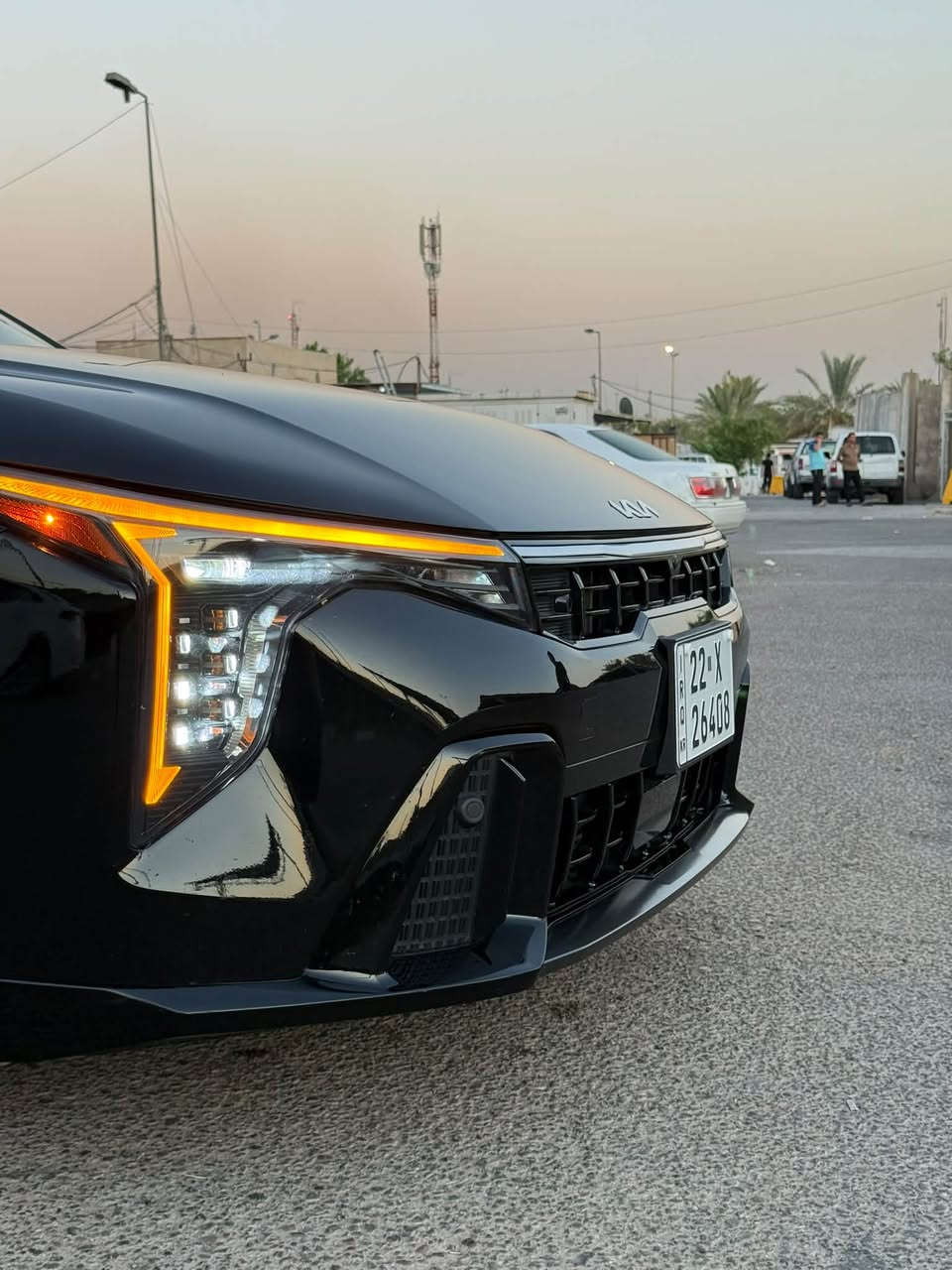 ‏K4 GT-Line Turbo موديل 2025، حسب مواصفات النسخة الأمريكية الرسمية
داخل احمر  اعلى فئه 
    لمحرك: 1.6 لتر 4 سلندر تيربو T-GDI.
* السعة: 1,598 cc.
* القوة: 190 حصان عند 6,000 RPM.
* العزم: 195 lb-ft ≈ 264 نيوتن.م من 1,700 إلى 4,500 RPM.
* القير: أوتوماتيك 8 سرعات.
* الدفع: أمامي FWD.
* نظام القيادة: Normal / Sport.
* بدالات تبديل خلف المقود Paddle Shifters.
* تعليق خلفي Multi-Link مع ضبط رياضي
* نظام صوت Harman Kardon بـ8 سماعات.
* Apple CarPlay وAndroid Auto لاسلكي 
* شحن لاسلكي للهاتف.
* تشغيل بصمة/زر ومفتاح ذكي.
* تكييف أوتوماتيك Dual Zone.
* مقاعد أمامية تدفئه تبريد 
* فتحة سقف كهربائية بانورامية 
* إضاءة LED. 
* مثبت سرعة متكيف.
* كاميرا خلفية. 
* تحذير/مساعدة الخروج عن المسار.
* المحافظة على المسار.
* مثبت سرعة ذكي مع Stop & Go.
* نظام تجنب الاصطدام الأمامي.
* مراقبة النقطة العمياء حسب التجهيز.
* كاميرا/مراقبة محيطية متاحة ضمن GT-Line Turbo Technology Package.
* إجمالي 8 وسائد هوائية.
* حادث السيارة بارد وتكحيل قبق الصندوك وطرف الجاملغ. السياره ليبل واحده حته الدعاميه بشرط ولا قطعه تبديل بدون شواصي بدون لغود كفاله عامه  اني كاصه على ايدي ترقيم جديد هزه جديده بسمي 
* مكان السياره بغداد بيع فقط  بدون مراوس ***********
