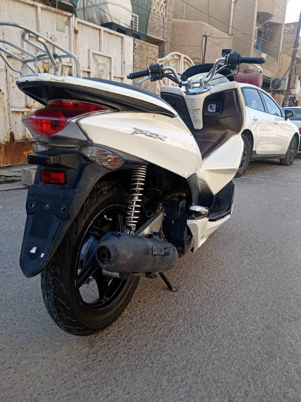 سلام عليكم
دراجه للبيع pcx جيل الاول 
مقفوله عامه مكينه خرسه  كهربائية كامله
سعر مليون وبيهة مجال للطيب 🌹 
رقم ***********
