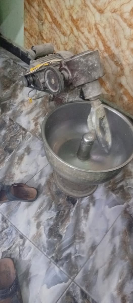 سلام عليكم 
غراض مطعم مستعلمه نضيفه وشغاله للبيع
العنوان بغداد التاجي ركيه وفاضل
للاستفسار على الرقم فقط ‭***********‬
