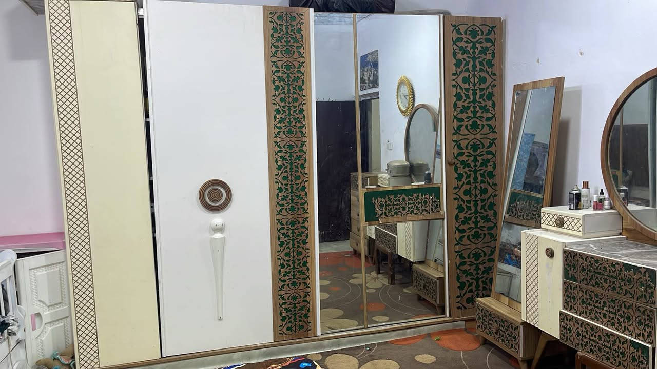 لا توجد تفاصيل

نص مكتوب في الصور:
- غرفه كامله ب350 اي ضرر مابيه مكانه سلمان باك