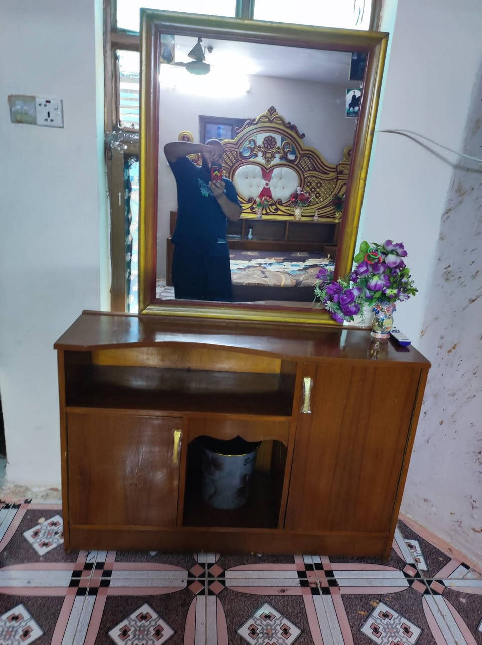 السلام عليكم عيني عندي غرفه مستعمله قليل هي والفراش مالتها الفراش مالتها بالكيس الله ش الله شاهد نظيفه كلش السعر مالتها 750 وبيها مجال قليل ***********
