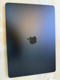 MacBook Air m2  جميع المواصفات مذكوره بالصور مع بعض الخدوش الموضحه  ال...