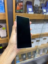 وبركاته توفر جهازين s25 ultra 1 Tera أجهزة نظيفة جدا واضحات بالصور شرط...