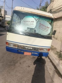 كوستر مربع سقف عالي مكينه كروسيده ٢٢ بانزين للبيع سيارة جاهزه بس يعوزه...