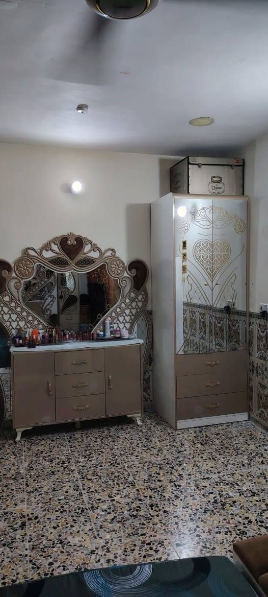 سلام عليكم غرفه نوم تركي باب اول نظيفه ومرتبه الله شاهد معروضه ب850 وبيه مجال. استفسار ع هذا الرقم ***********.. مكاني ابو غريب خرنابات
