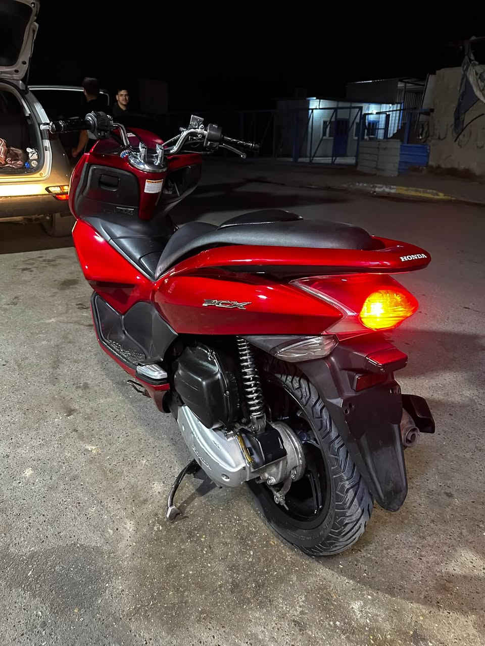 PCX جيل اول ماشيه 10 الف
كامله مابيه اي نقص السعر 15 ورقه وبيه مجال
بغداد

***********
