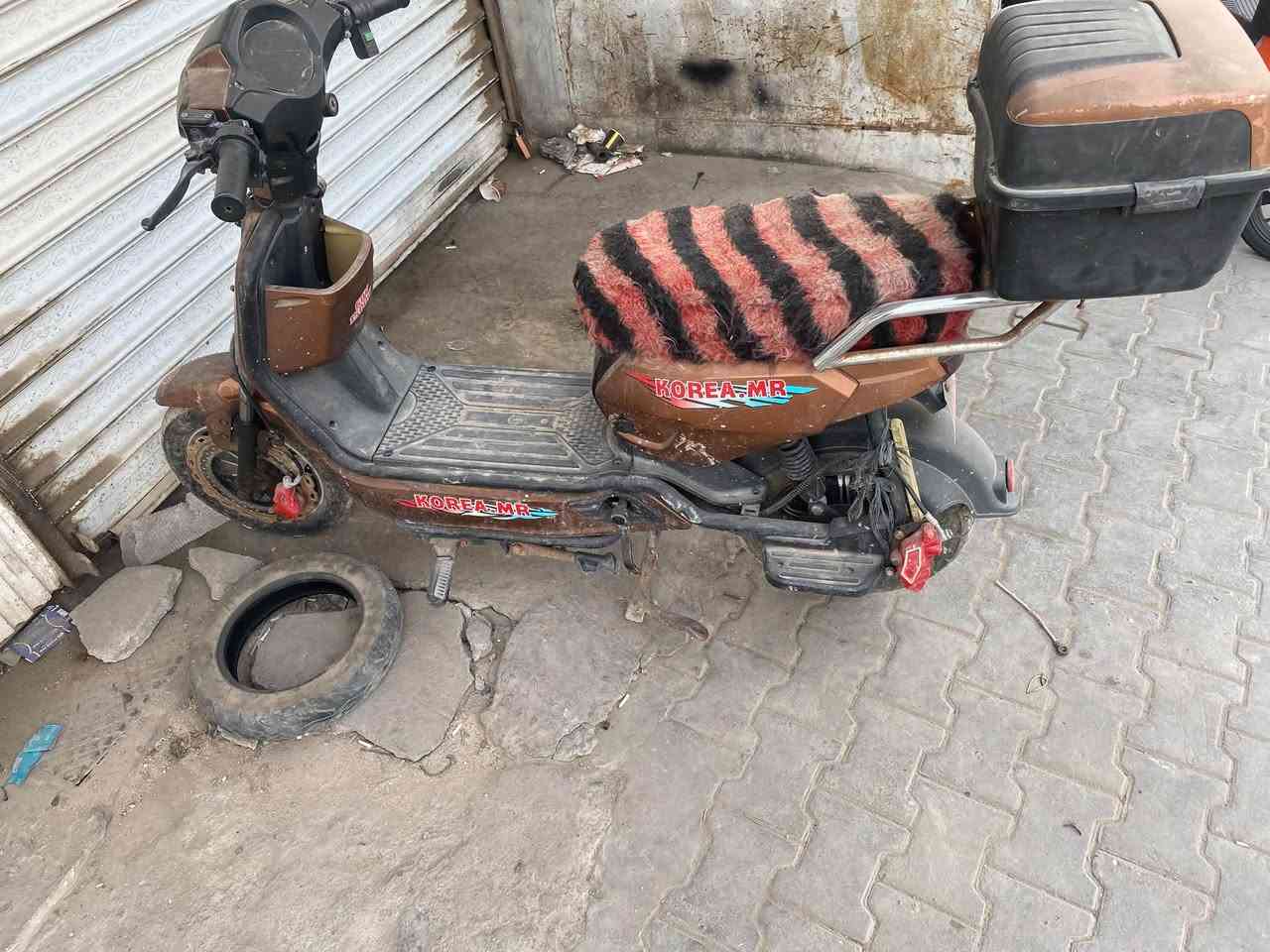 شحن • بطاريات ناقصة • فراشة