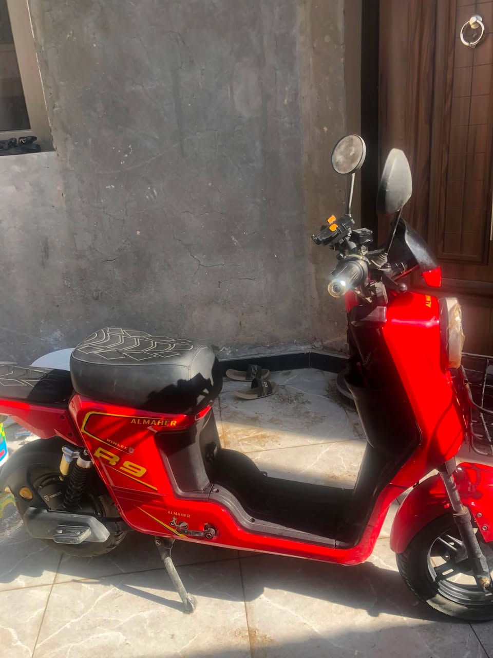 ار 9 بطاريات عدد5 للبيع السعر 350 الف الدوره ***********نضافه فول

