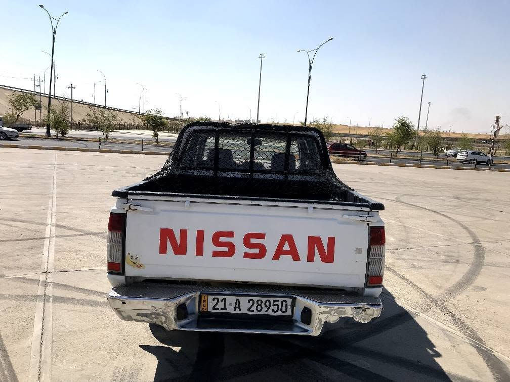 پیکاب نیسان 2009 یابانی ئەسڵی  ناو سور  
ڕەقەم و سەنەوی تا 2029نوێیە و بەناوی خۆمە
 فەحسو هەزە و ژینگەی هەمووی نوێیە
 بیتاقەی بەنزینی هەیە 
 گێڕ و مەکینەو ئەکسلی بەشەرت 
 تەبرین سارد و گەرم بەشەرت 
 چوار تایەی تازەی لەسەرە
 سبوخ عامە سەیارەکە 
 سعرەکەشی 97وەرەقەو مەجال
کرکوک / ڕەحیماوە
*********** كركوك, العراق
