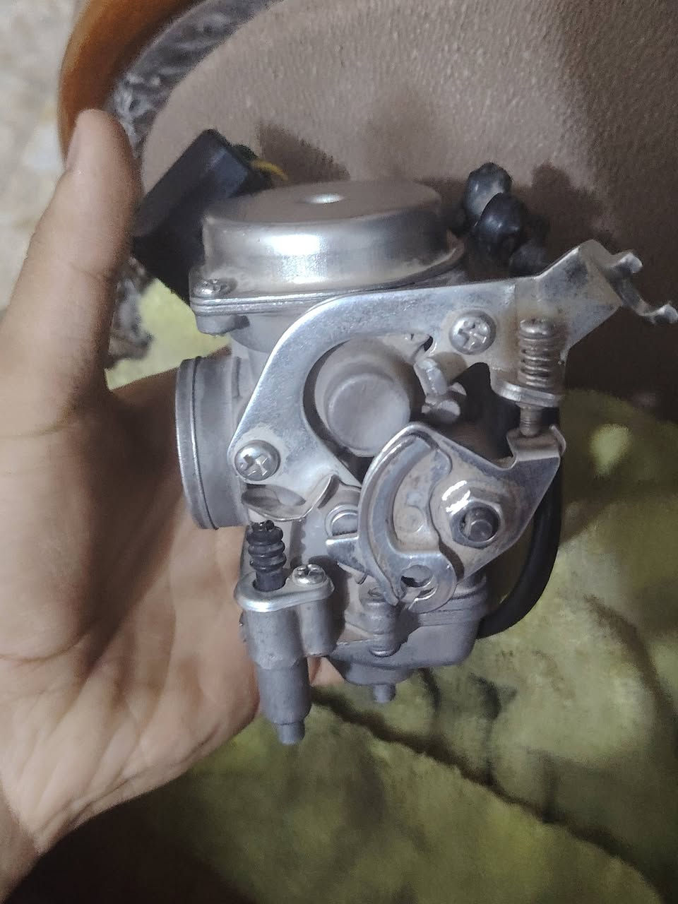 📢 للبيع غراض ماكس قجمه
1️⃣ كابريتر نظيف، يحتاج بس عرقچين.
2️⃣ كفرات بيها شخطات.
3️⃣ تريشة وحدة.
4️⃣ عقل رياضي مال 55 وفوك.
5️⃣ باتري جديد، يحتاج بس شحن.
6️⃣ قاعدة مال جوزة.
7️⃣ خرز بلادي، ناقص وحدة.
8️⃣ صالِنصة بلادي تحتاج لحيم كم جويه وتكوسرة.

💰 السعر: قيم واخذ 
📍 المكان: كربلاء سيد اسماعيل
📞 للتواصل: ***********
