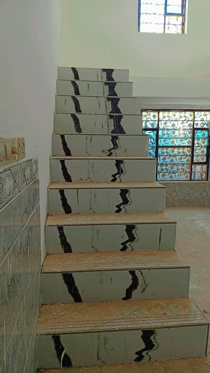السلام عليكم دار للبيع بناء جديد واقعه في حي الإمام رضا المساحة ٢٠٠ متر الاتصال ع رقم تالي ***********
***********
