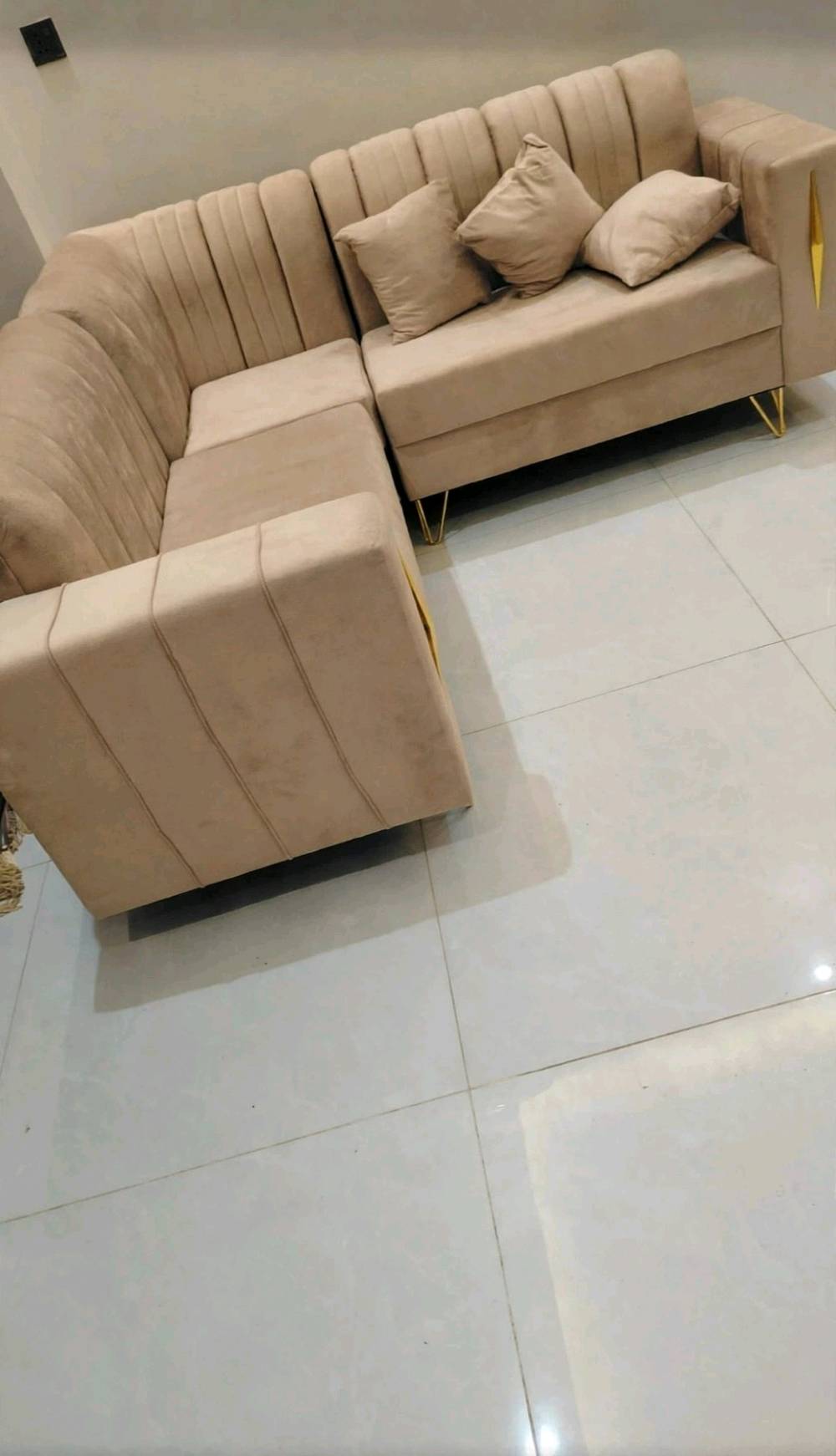 5مقاعد خوش شغل  السعر  185.  واصل داخل بغداد    تجي قنفتين ثنائي وزاويه  قياس قنفه متر والزاويه 140يعني يكفي كل ضلع متر و70سم   ينفع للمكانات زغيره  ويوصل نفس الصوره واي اختلاف يرجع


مده توصيل يومين بغداد