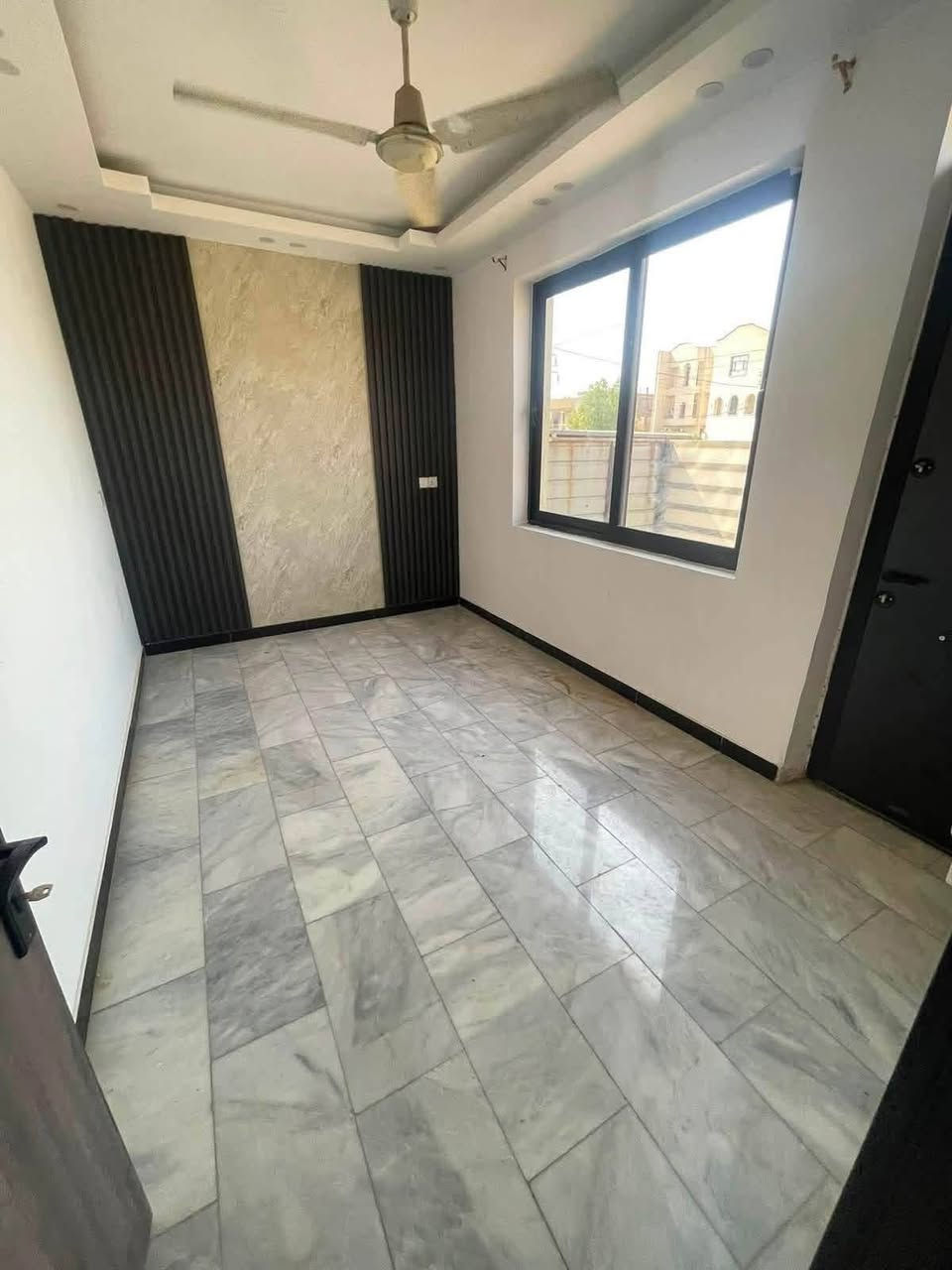 🏡 للإيجار في السيدية | عقار مودرن زيرو

✨ عقار مميز بمساحة 60 م²، بتصميم عصري وتشطيب مودرن.

يتكون من:
• 3 غرف
• صالة
• مطبخ
• خدمات
@
💰 بدل الإيجار: 850 ألف دينار

📞 للتواصل والاستفسار
🏢 متوفر لدى مكتب حلم عقاري ***********
