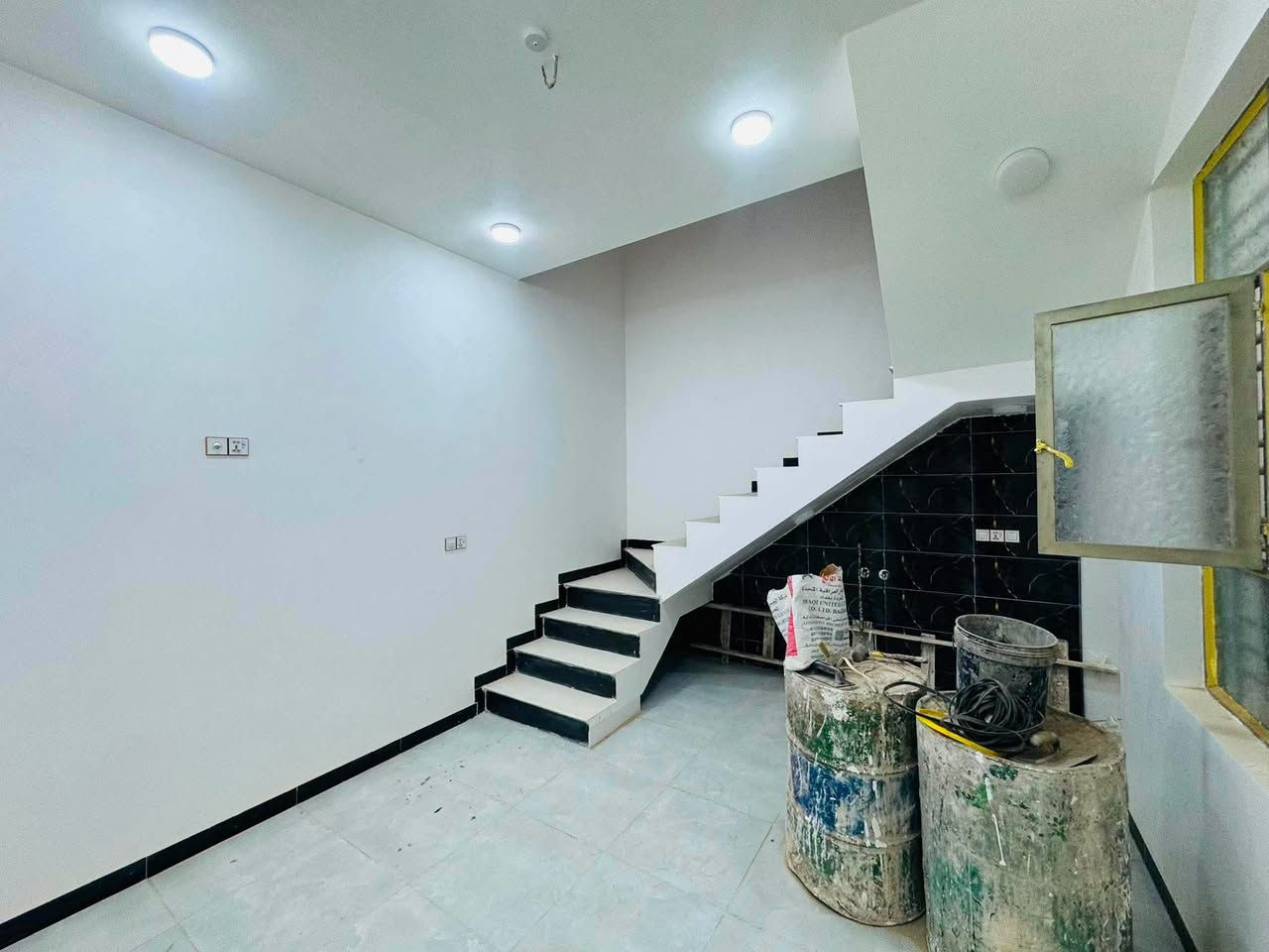 🏠بيت للبيع بيت طابو صرف سند حر 🏡

📐 100م مربع – نجف / حي النداء المنطقة ٨٦قريب عله شارع المجمعات 

⬇️مقابل مجمع كرار قريب عله الكرار  

🏠 غرفة، صالة، استقبال، مطبخ

🚿 صحيات (2) + مكشوفة

⚡ جميع الخدمات متوفرة

💰 السعر مناسب :88 وبي مجال 

🏠طابوك جمهوري 

📜صب كونكريت 
 لاستفسار 📞***********
