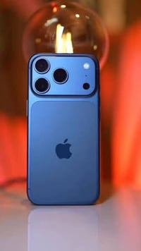 إعلان للبيع: آيفون 17 برو ماكس (iPhone 17 Pro Max) اللون: نيلي  الحالة...