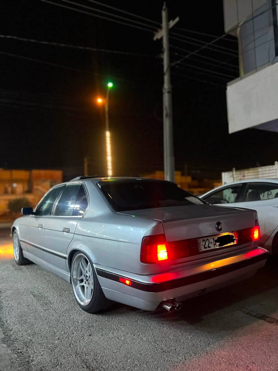 Bmw E34/1991/520گيرعادى
گيرومه كينه و ته بريد به شه رت
ته بريد له سلورى
ره قه م و سه نه وى نوييه تا2030
فول فولى گيرعاديه 
جوارتايه و ويلى m 18دووسايزى له ژيره
ناو خورفه ى جلدى ره ساسيه سوكان 95
شوين هه ولير ***********
