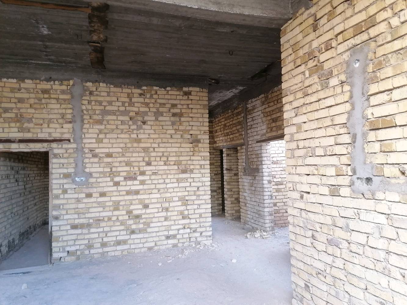 بيت طابو زراعي للبيع 200متر البناء طابوك الأساس صب السقف صب يحتوي البيت من استقبال +مطبخ حار وبارد+صاله كبيره غرفتين ثلاث مكشوفات حمام مرافق داخلي وخارجي النجف شارع المعمل قرب جامع الخزاعل
