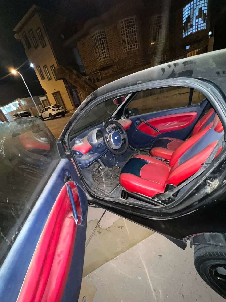 سلام عليكم اخوان سيارات للبيع مارسدس سمارت وحدة بانزين اصولي تعمل وتسير وحدة كاز بيه السوبر عاطل سابقن تعمل وتسير بس ادوات المحرك 3 سلندر مكاني بصرة. القبلة السعر ثنينهن ب50 وبيهن مجال شي بسيط الرقم الاثير *********** الااسية ***********
