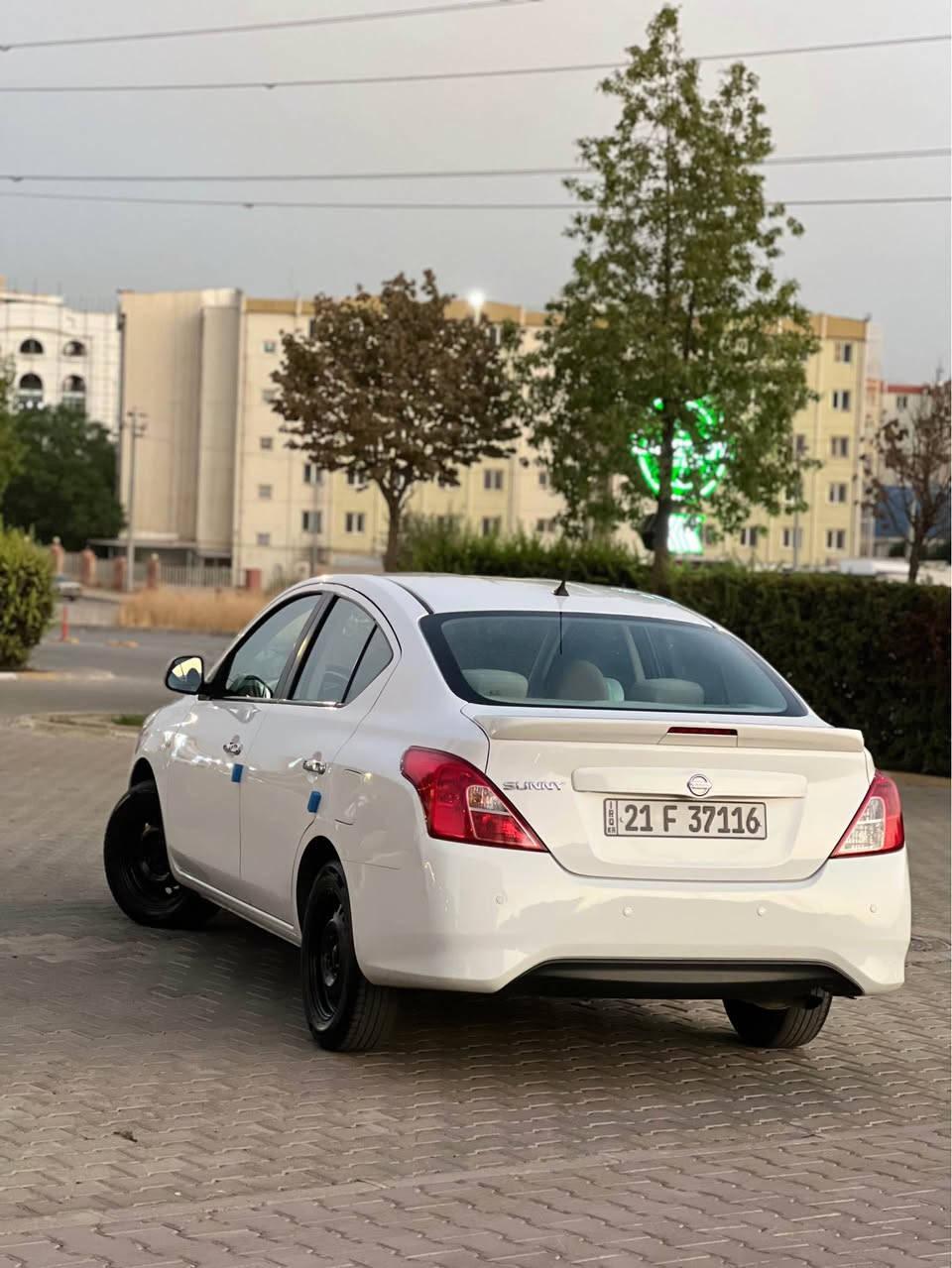 NISSAN SUNNY 2022 📦🤍 نیسان سەنی  ٢٠٢٢
***********

 سەنی هیندیی  مەرخوب دەرمانە بۆ ئەم بەنزین گرانیە 😍
 
٩٧ هەزار رۆشتوو وەکوو سفر وایە بی بۆیاخە تەنیا ساردیکی زۆر  بچوک هەیە و تەواو  و بە شەرت هەموو گیانی   
کامل سیرڤسی بۆ کراوە رۆنگۆرین و  پاتری  ٤ تایەی لۆکی لەژیرە گیرو مەکینە بە شەرت تەقەو رەقە بە شەرت 
سەنەوی تازەیە یەک دینار مەسرەفی تیا نیە

سوکان ڤۆلیۆم -بلوتوس - یەدە ئیستیل - حاسە -ویل کەپ-بلاجکتۆر-تەحەکوم لایتو ئاوینەکان - تەحدید سورعە ..)
لە سلیمانیم /*********** السليمانية, العراق
