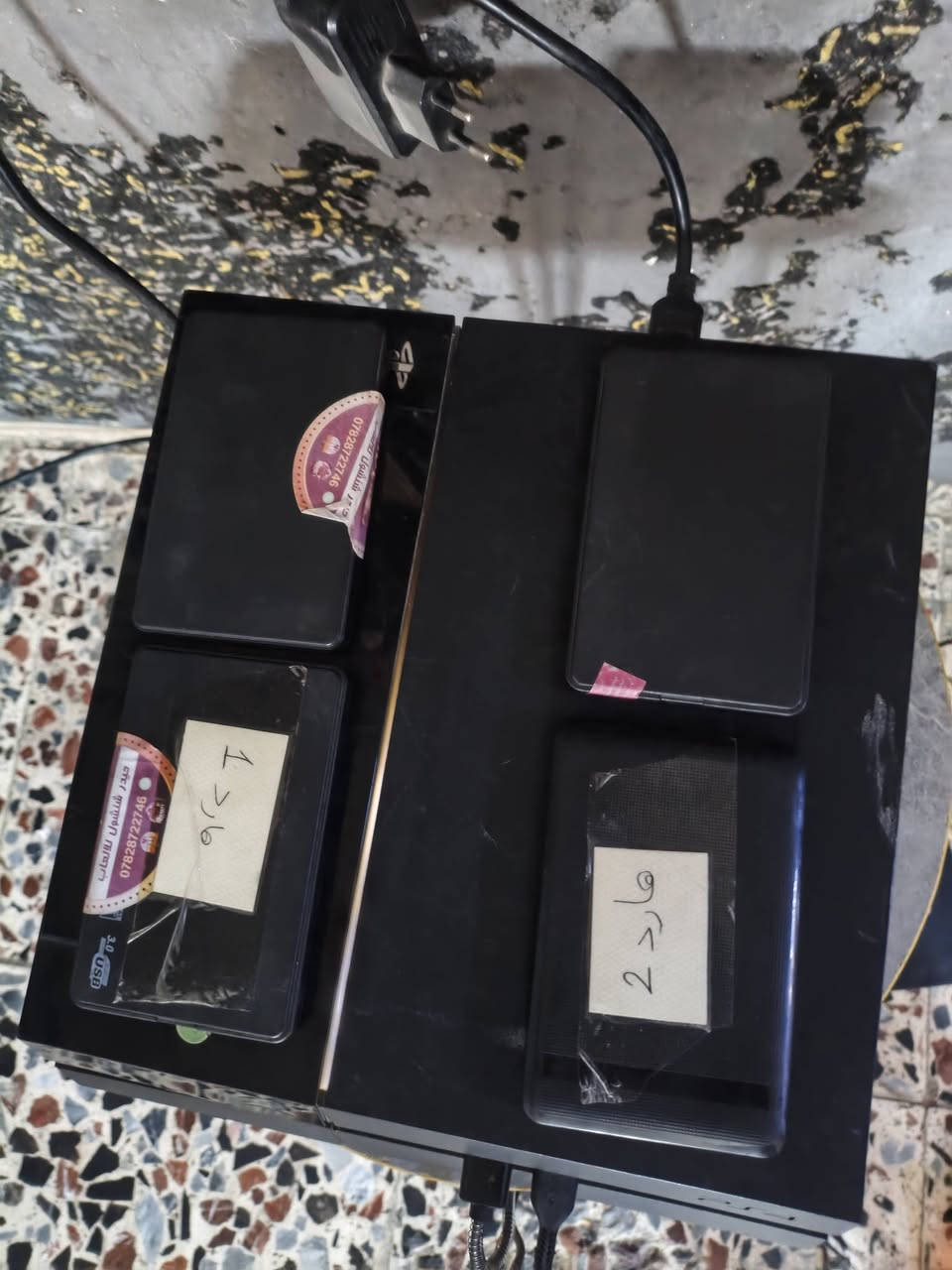بلي ستيشن 4 فات مهكر اصدار 11.00 يجي وياه جهاز تهكير مالته وهاردات خارجية عدد 4 و تلاثة من الهاردات مساحتهن 500 كيكا و واحد منهن 1 تيرا والالعاب مالته بل صور تكدر تشوفهن الجهاز مفتوح مبدل كارت شاشة ويجي وياه يدات 3 السعر 250 بيه مجال قليل مكاني بغداد تاجي حي حسن العسكري رقمي ***********
