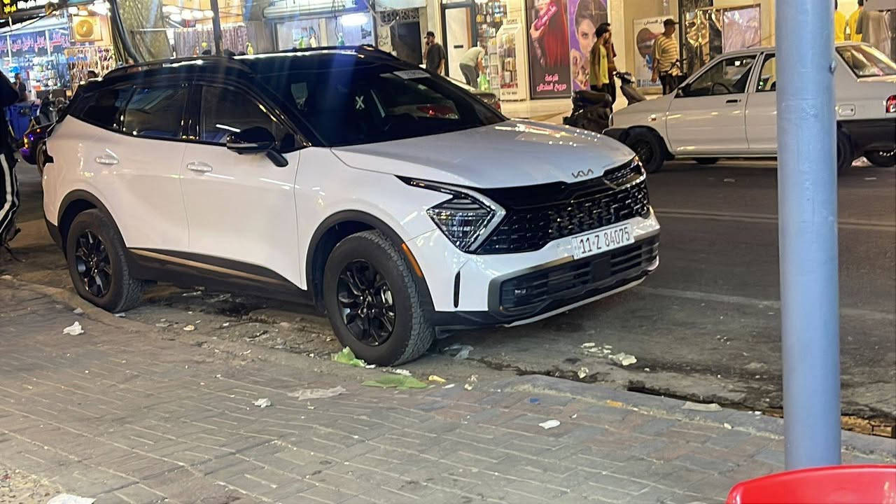 السلام عليكم سيارة سبورتج موديل 24 فول الفول موصفات الاكس الاين شكد ما احجي على موصفات ميخلصن الحمدلله السيارة خير من الله امانت الله ورسولة من كل نواحي وحادثها كلش خفيف كما موضح بل صور العنوان بغداد الدورة *********** بل عافية الي تصير من نصيبه امانت الله السيارة ماشية 8000 بحالت الزيرو بعدها 
السعر 230
