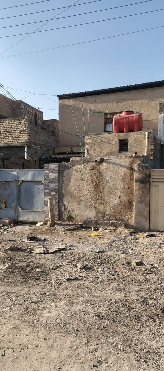 منزل للبيع مساحته 100 متر قاطين سبع البور منطقة ال 4000 قرب ساحة أبو محمد موقع جدا ممتاز سعرها 38 وبي مجال ومثل ما موضح بالفديو 
للستفسار اتصل ‏‪***********‬‏
