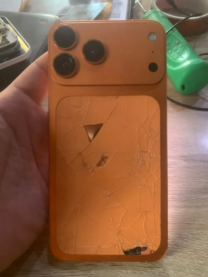 سلام عليكم
آيفون xs max محور ١٧ برو ماكس 

ذاكرة مالته 256📱

بطاريه 100🔋

مثل ماموضح شاشه بيه خط 

مفتوح تخطي يعني السيم كارت مشتغل وكله شغال مايك سماعات وافاي كله فولل

للتواصل يراسلني واتساب ***********
