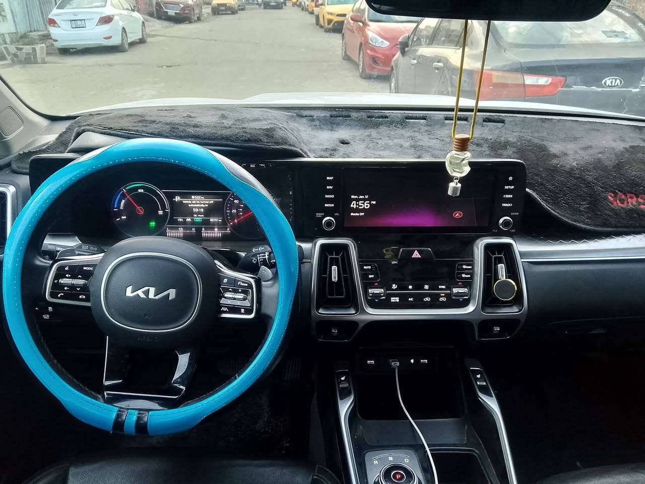 سورنتو هايبرد 2023 وارد امريكي  رقم بغداد  7 راكب vip حادثها صندوق خلفي بدون ايرباك 
. بصمه تشغيل عن بعد . بصمة ابواب اشارة بالمري .  رادارات تحكم كرسي كهربائي  
ساید بريك اوتماتيكي  مقاعد جلد 
 4 وضعيات قياده . كير عادي و او تماتیك . اوتو هولد .  مانع انزلاق 
السعر  240 ورقة وبيها مجال  ***********
