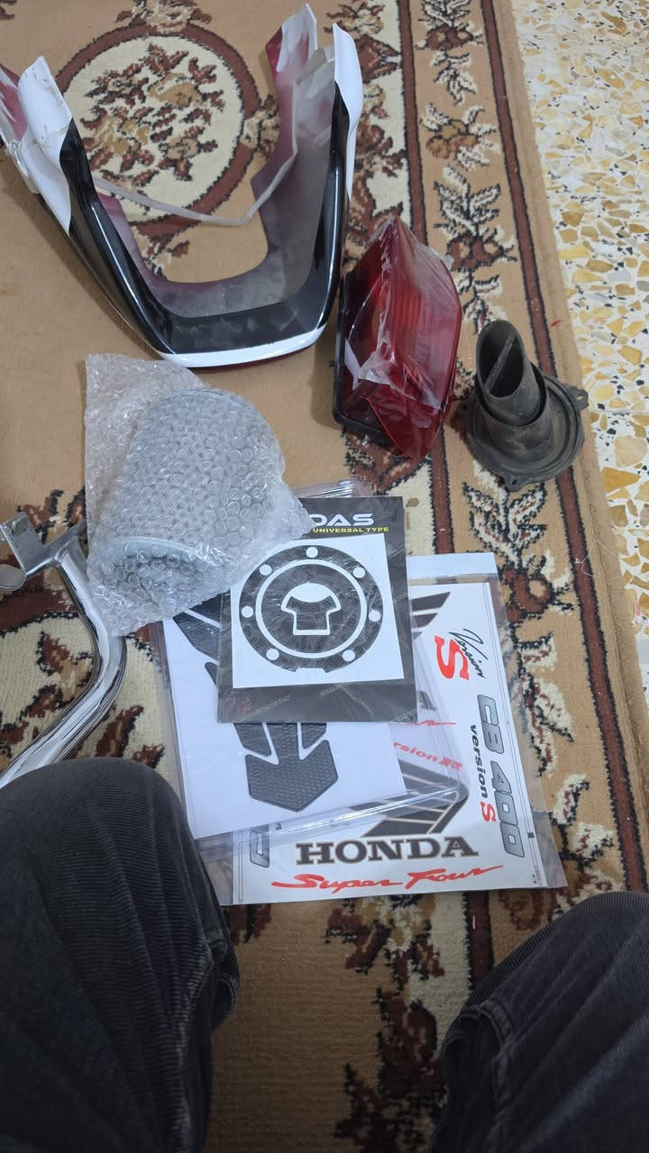 Cb400 جيل ثاني 
بيع او امراوس اب  افوراي F4i
موديل 1998 للون رصاصي 
رقم الماني( ذي قار )مشروع وطني مداور ثاني يوم 
دراجه مكفوله مكينه كير شاصي 
لادخان ولاتنقيص .
مجهزها بل كامل .
واير بلك جديد تخم جوين بلك .
يدات سكليتر قبضات جدد .
كتف شحن جديد 
فلتر شوته جديد + فلتر مكينه جديد  + دهن جديد 
باتري جديد 
كابريترات منضفه ستندر تصليحي يم همام بايكر 
سمجه جديده بعدني ماشادها +درع مكينه جانبي هم ماشاده جديد .
بك لايت جديد رماش .
واقيات ولواصق 
مجهزها بل كامل .
بيها كزوز اصلي امريكي صوتها رعيد
سعرها 19 وبيها مجال حك جيه 
مكاني نجف .
***********
