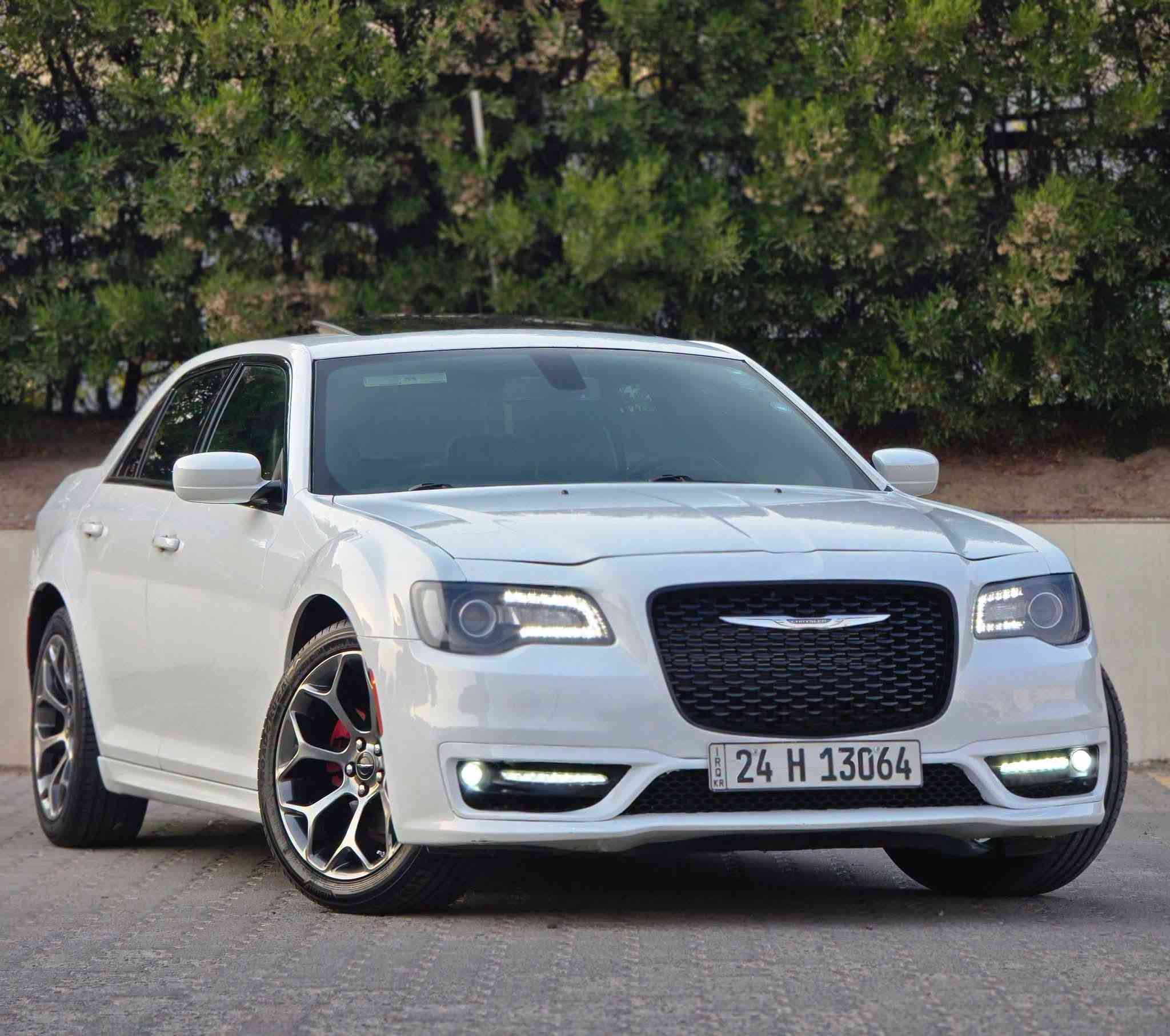 السلام عليكم الاخوان ..
كرايسلر 300s 2018 ..
وارد كندي ماشية 77 مايل ..
مواصفات اس معروفة مواصفاتها ..
كير محرك بشرط مامفتوح ..
سيارة كلين تايتل مكفولة من صبغ و بارد 
سيارة جاهزة من كلشي ..
***********
