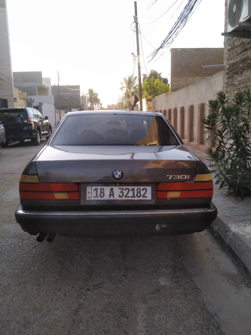 السلام عليكم #مكلف_بالنشر BMW E32
موديل 1989 730i /6 وارد ياباني
السيارة بلاديه
مكينه كير  كفاله لا تنقيص ولا تبخير
ولا حماوه ترايك وين ماتريد
كهربائيات كلها شغاله من الداخل والخارج كلها عله البلاد بوكس الفيوزات عله البلادي ولا جطل بيها
الداخل اسود جلد ميكانيكي نضافه الغرفه 60 بالميه
ويل خليه وسبير خليه زوج تأيرات خلفيه جدد بيها اماميه نص عمر
نوزلات بلكات جدد شديت الهن قبل شهرين
حداديه كامله شديت الها قبل شهرين
ملاحظة اخوان السياره تبريدها بيها مجموعه كامله فقط كمبريسر واكف تتبدل
مصبوغه عام للجماليه
رقمها بابل انكليزي باسمي
سنويه ل30 هزه جديده همين
السعر 45 قفل 40
الشراي يتصل
***********
