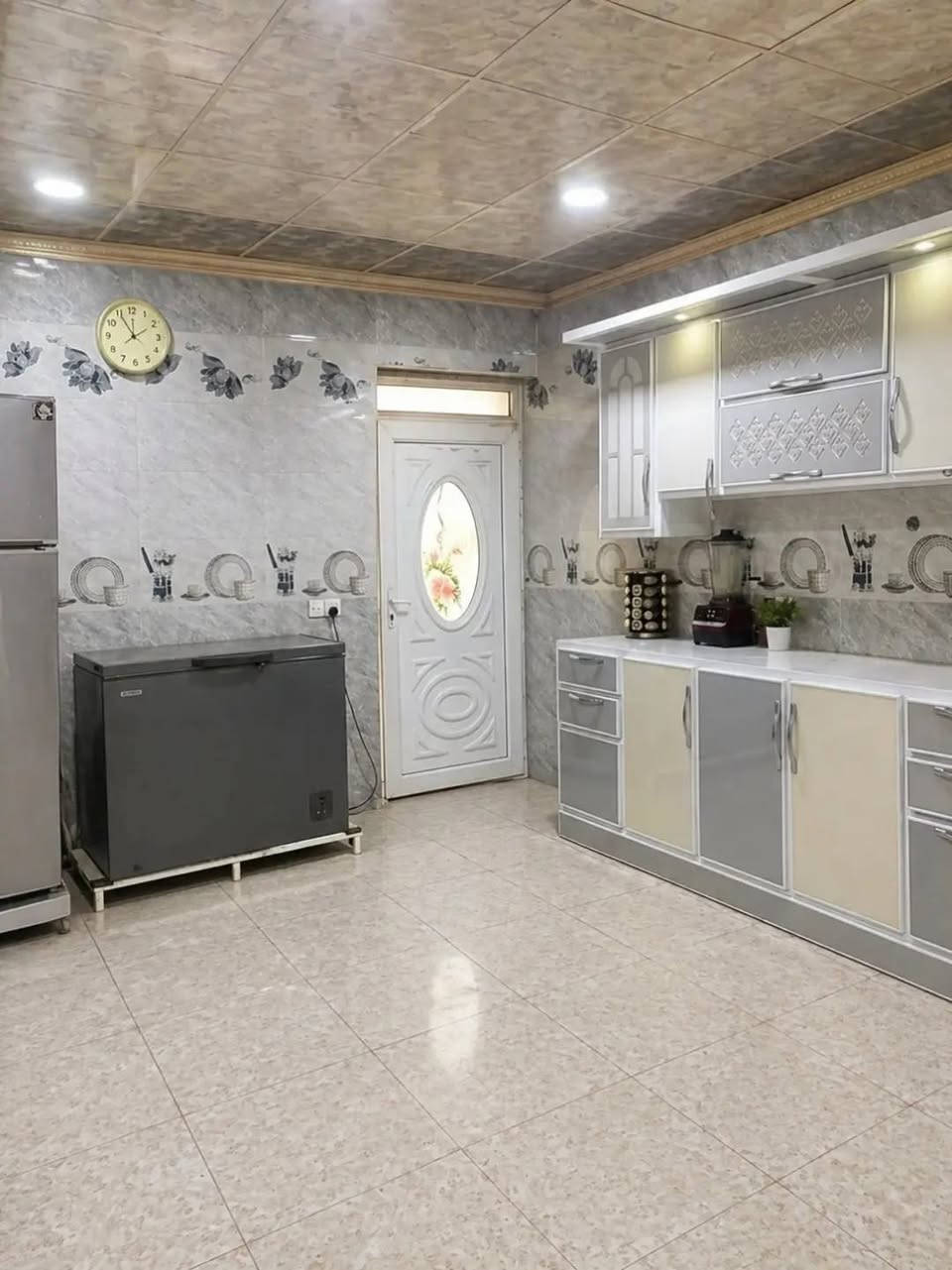 بيت للبيع طابو ملك صرف سعره جدا مناسب  واجهته ٥ونص نزال ٢٢ ونص مساحته ١٢٣ و. ٧٥ يحتوي ع غرفه نوم نظام سويت  وكراج وصحيات خارجيه ومطبخ ومدخل  واستقبال وممر العنوان حي الواسطي خلف جامع الجبوري ***********
