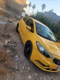 كيا فورتي موديل 14   السياره وارد كندي حادثه دعاميه اماميه فقط بدون اي...