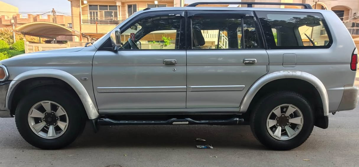 للبيع — Mitsubishi Nativa  2008

🔹 الموديل: 2008 

🔹 المحرك: v6 / 3000 

🔹 السعة: 5 راكب — مناسبة جداً للعائلة والاستخدام الشخصي

🔹 المكيف: بحالة جيدة تبريد جاهز وفول

🔹 الهيكل: السيارة كلين، السيارة مكفولة من الضربة والبارد والچفية, السيارة ما بيها اي نقص، السيارة بشكل عام نظيفة ومرتبه ونصبتها حلوة، مال جناي 

🛠️ الحالة العامة:
صدر امامي خلفي بحالة ممتازة 

📍 الموقع: بغداد
💰 السعر: (100) — بيها مجال بسيط
📞 للتواصل والاستفسار: (***********)
