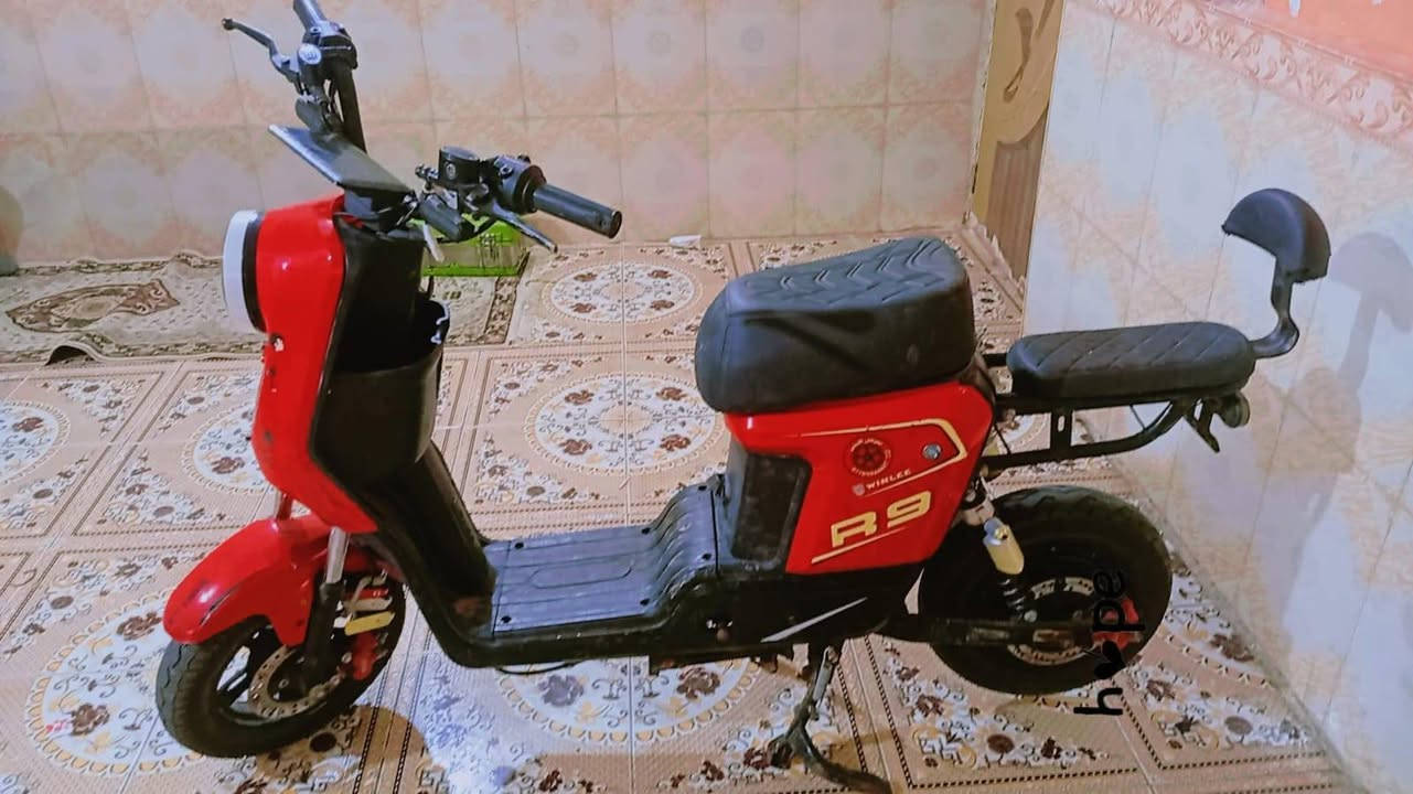 السلام عليكم دراجه شحن R9دراجه مرتبه ونضيفه مديل ٢٠٢٥ كلشي بيها بلادي ما عدة بطاريه وحدة مبدلها دراجه مطلوب بيها 350وبيها مجال قليل الشراي ***********واتساب
